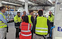 Gemeinsamer Besuch von Röhlig Logistics und einem Kunden aus der Pharmaindustrie zur Besichtigung der Anlage für Temperaturkontrolle von Lufthansa Cargo ein