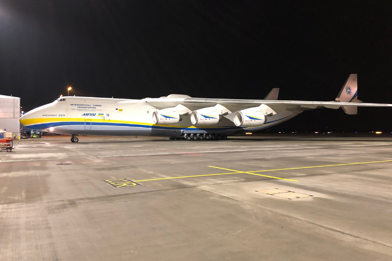 Röhlig Logistics fleta el mayor avión de carga del mundo para transportar 3,5 millones de pruebas de antígeno sars-cov-2 a Leipzig